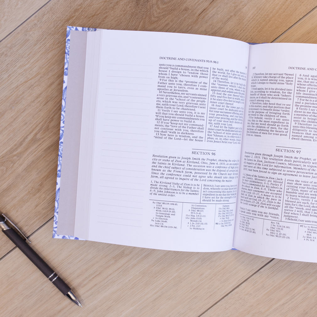 The Doctrine and Covenants and Pearl of Great Price Journal Edition - Blue Floral - DBD-5230647