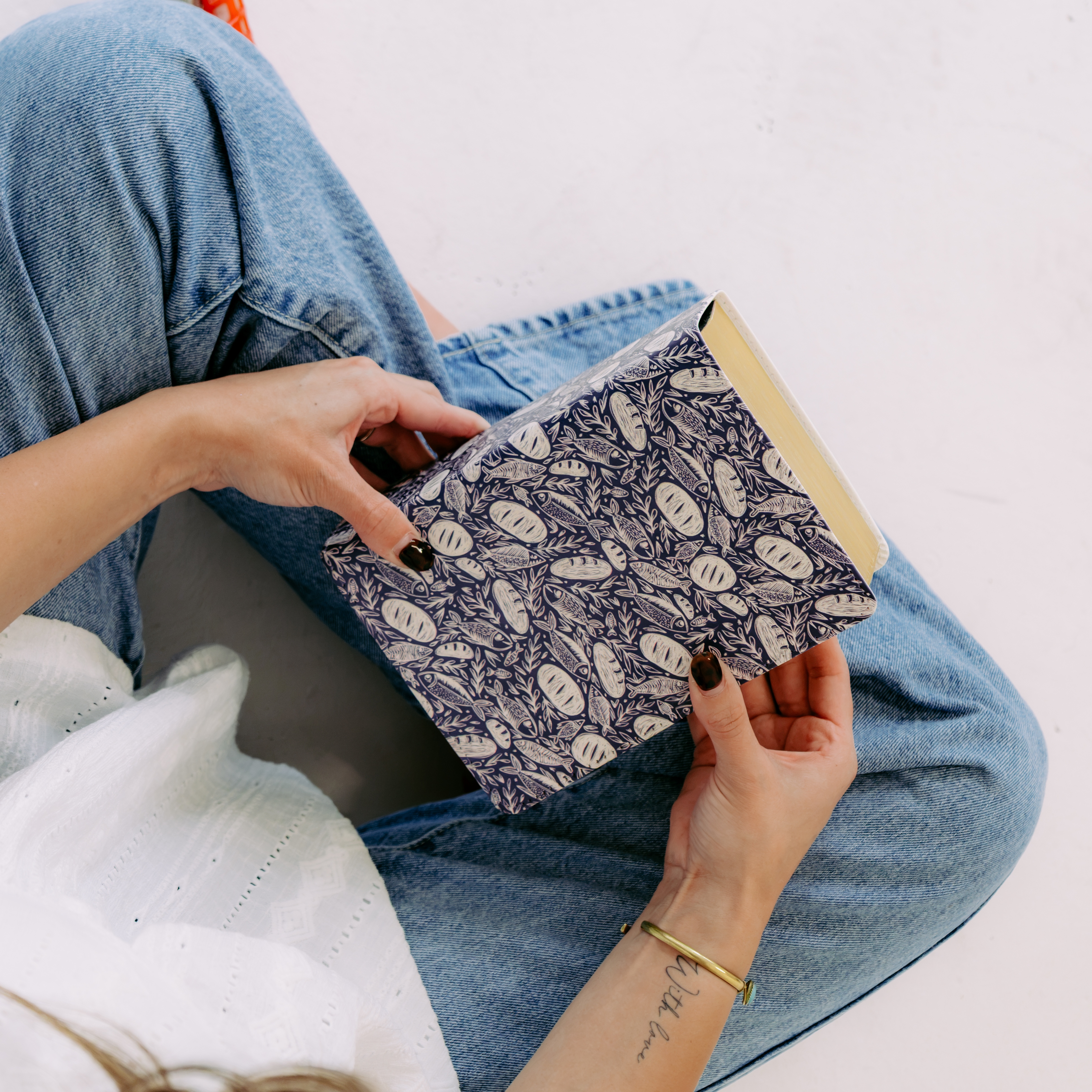 Hand-Bound Simulated Leather Quad - Loaves and Fishes - LDP-HB-PRQ-LF